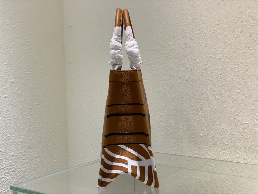 D*or small book tote-36.5cm