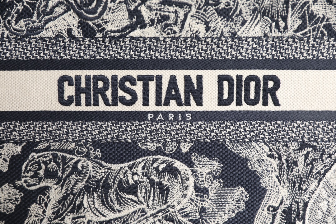 D*or small book tote-26*8*22cm