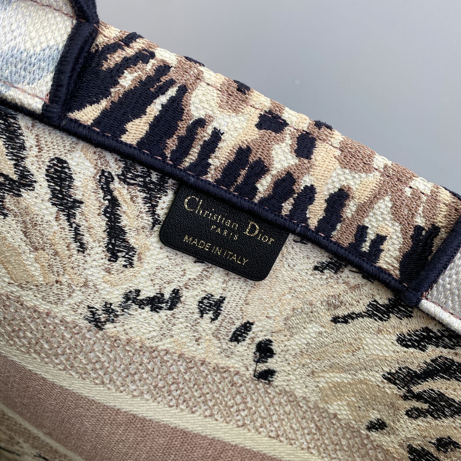 D*or small book tote-36.5cm