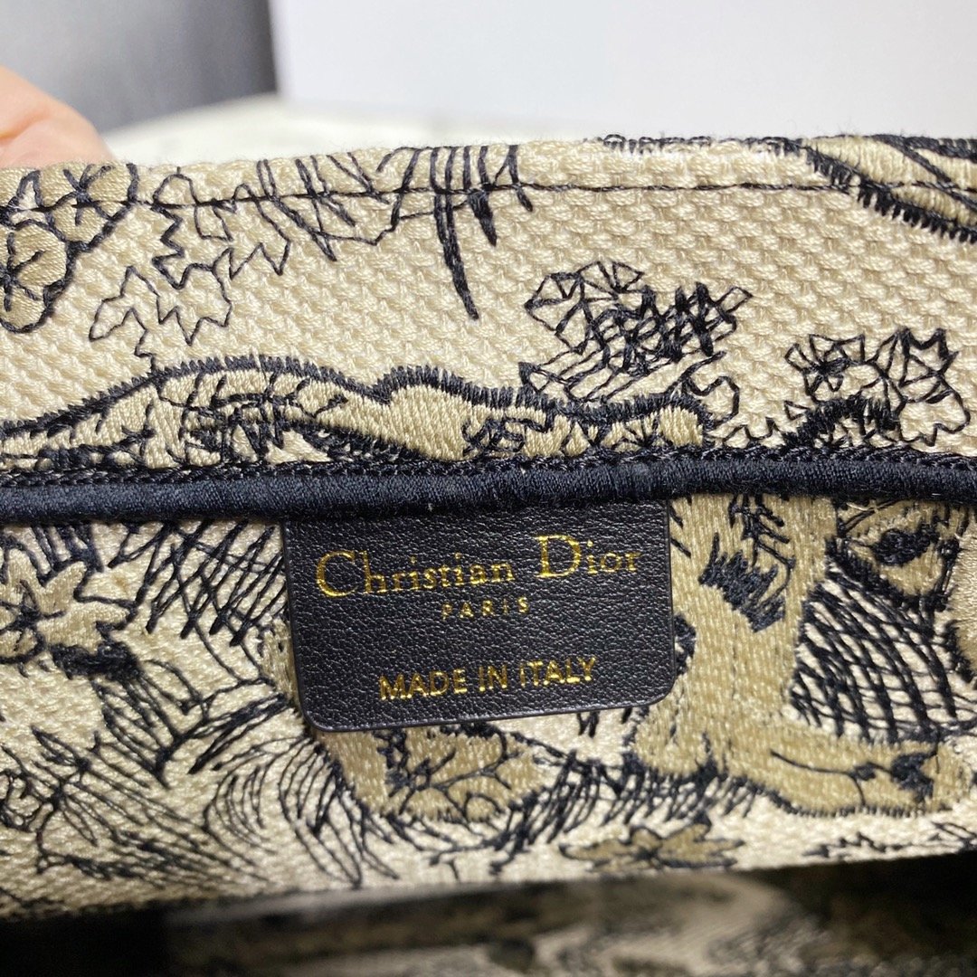 D*or small book tote-36.5cm