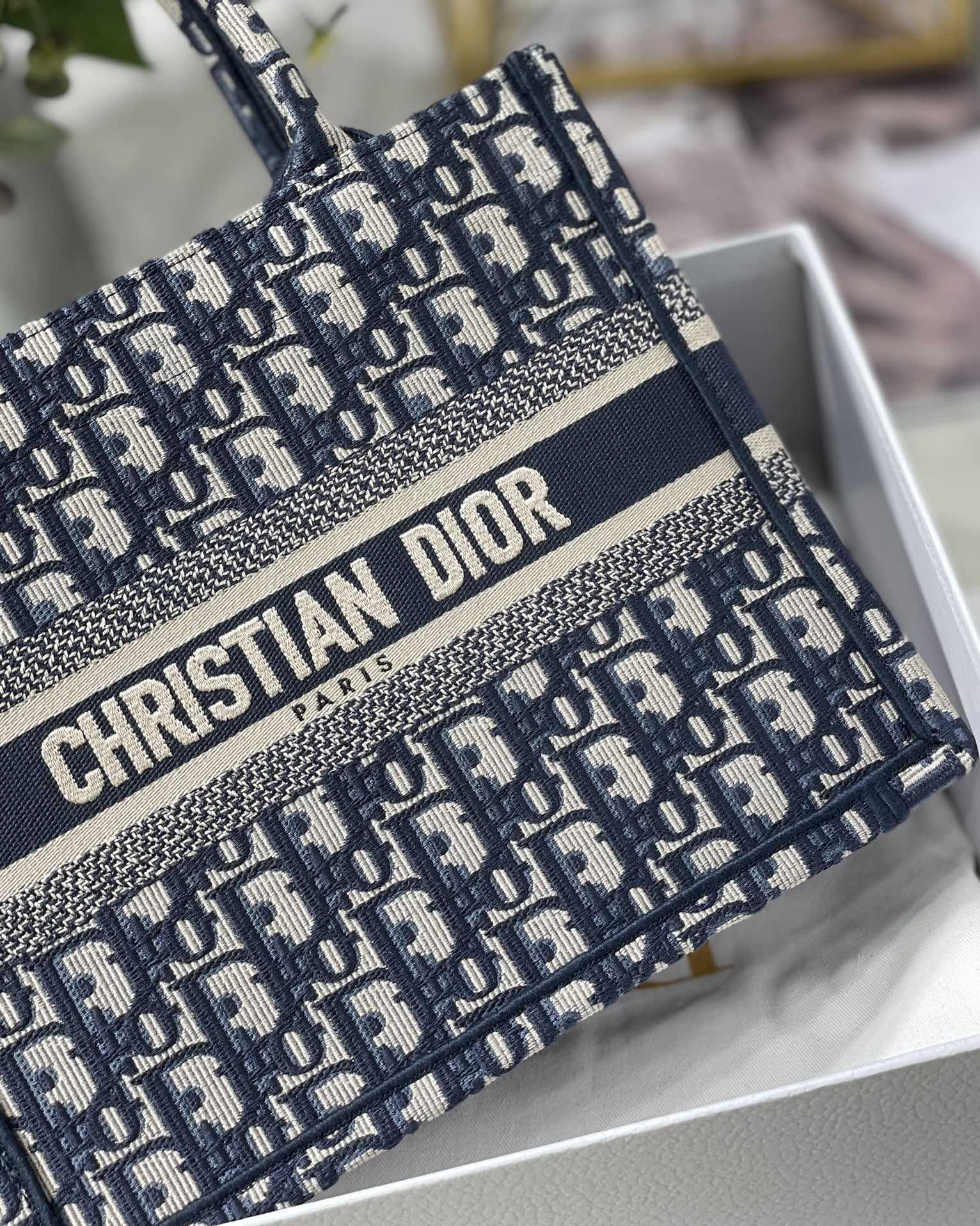 D*or small book tote-26*8*22cm