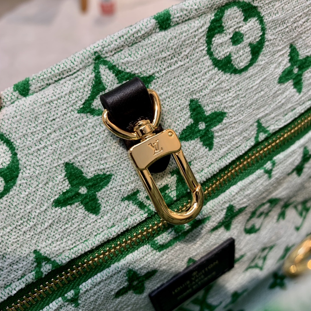 l**is V*t*n onthego handbag-25*19*11.5 cm