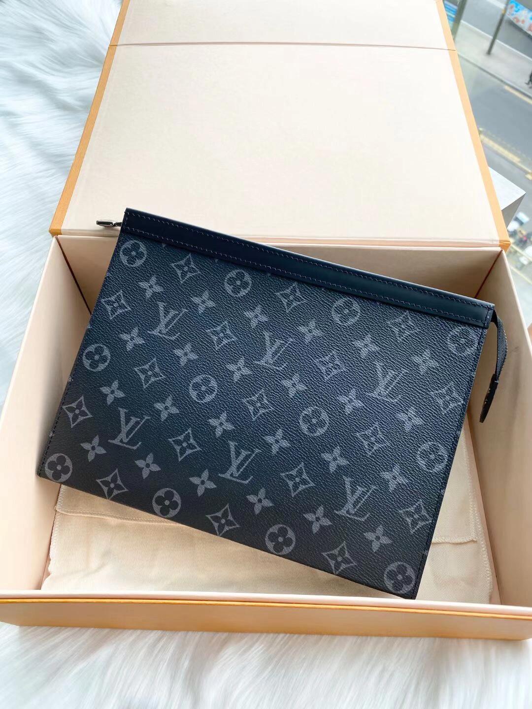 l**is V*t*n pochette accessoires-26x20cm