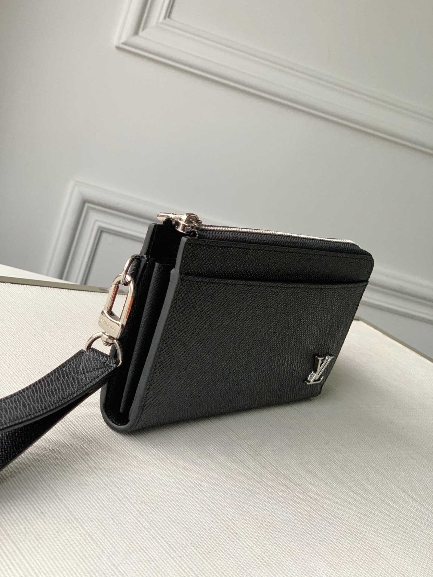 l**is V*t*n zippy dragonne m69409-19*10cm