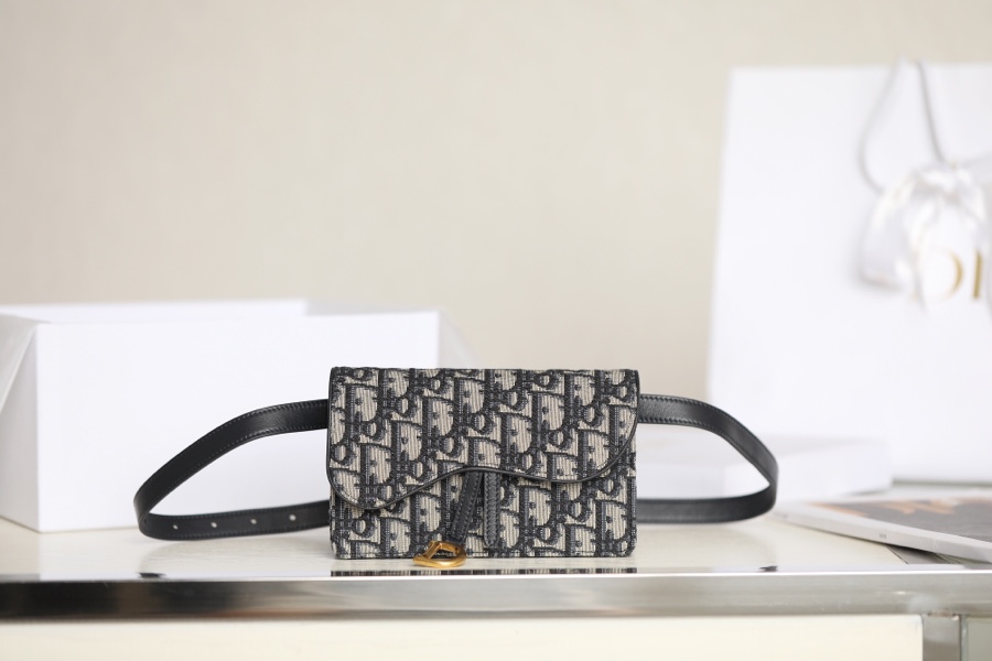 D*or oblique belt bag-17 *10.5*3.5cm