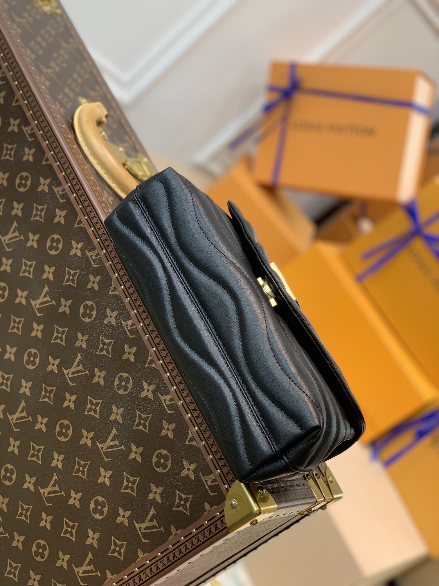 l**is V*t*n new wave bag-24x14x9cm