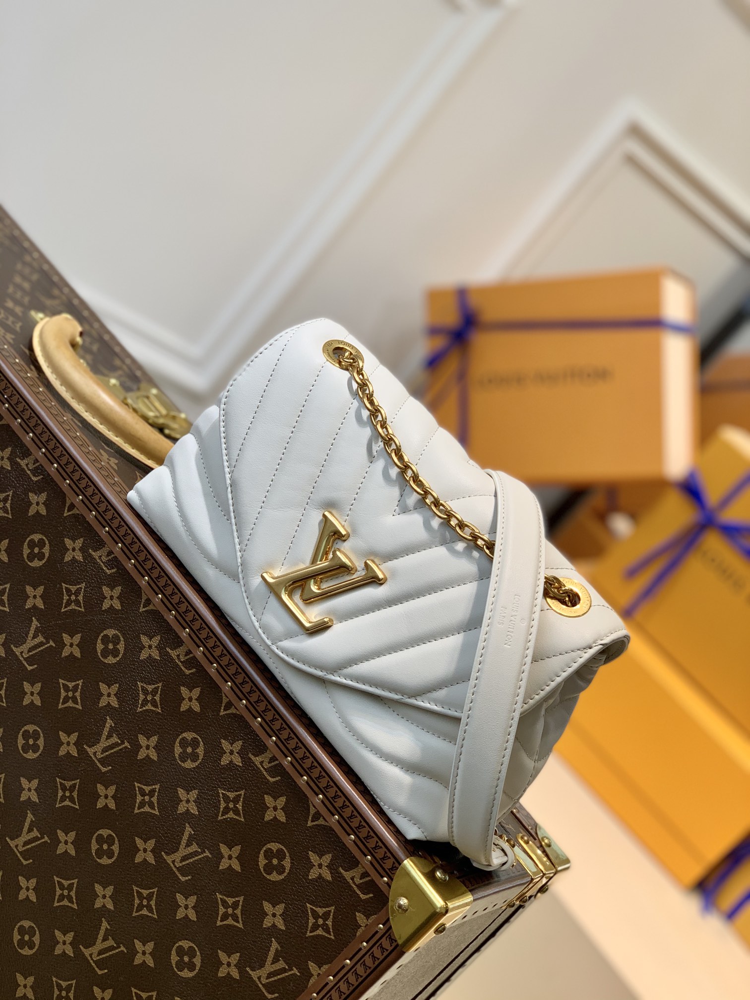 l**is V*t*n new wave bag-24x14x9cm