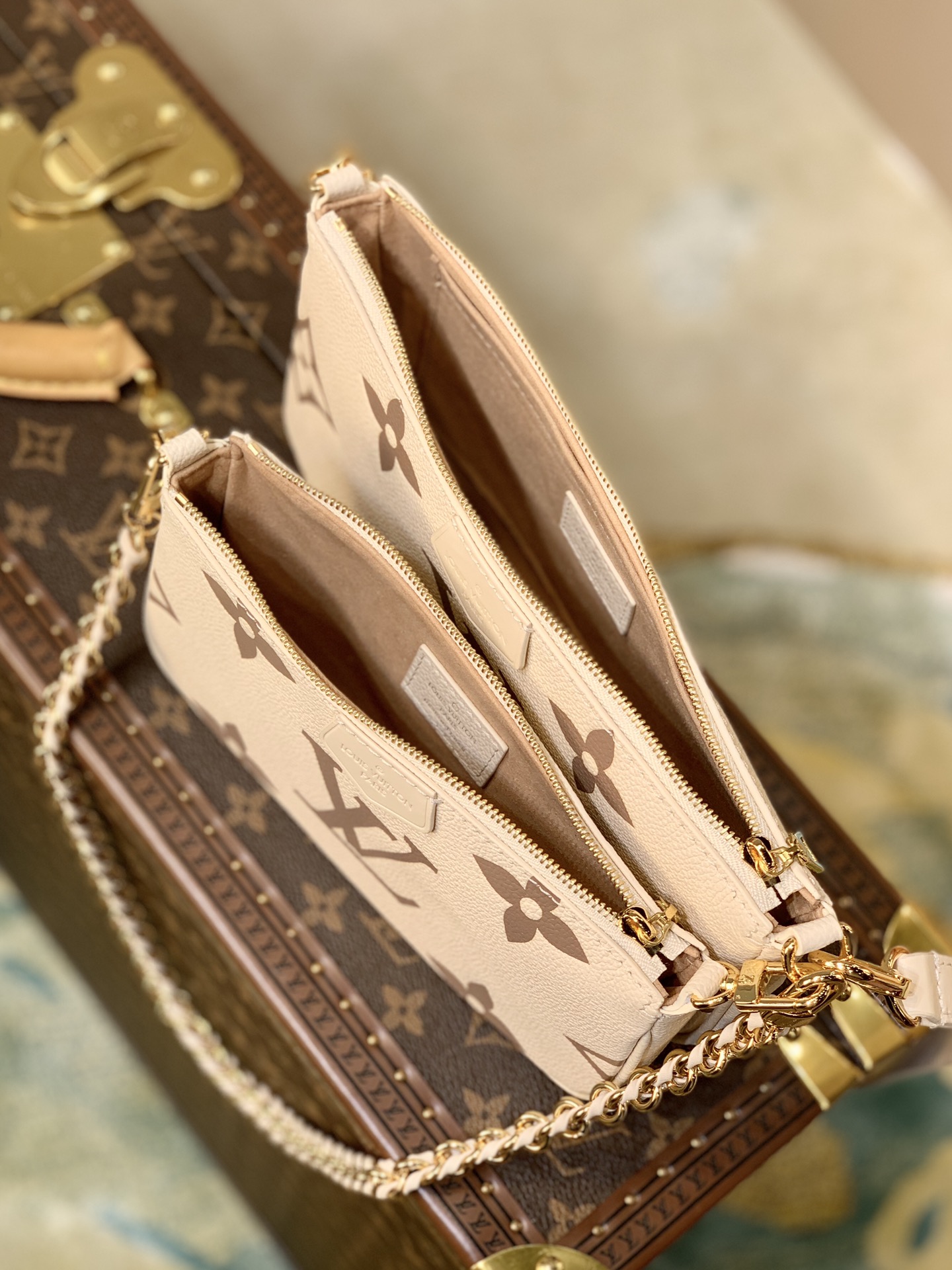 l**is V*t*n multi pochette accessories-24 x 13.5 x 4cm