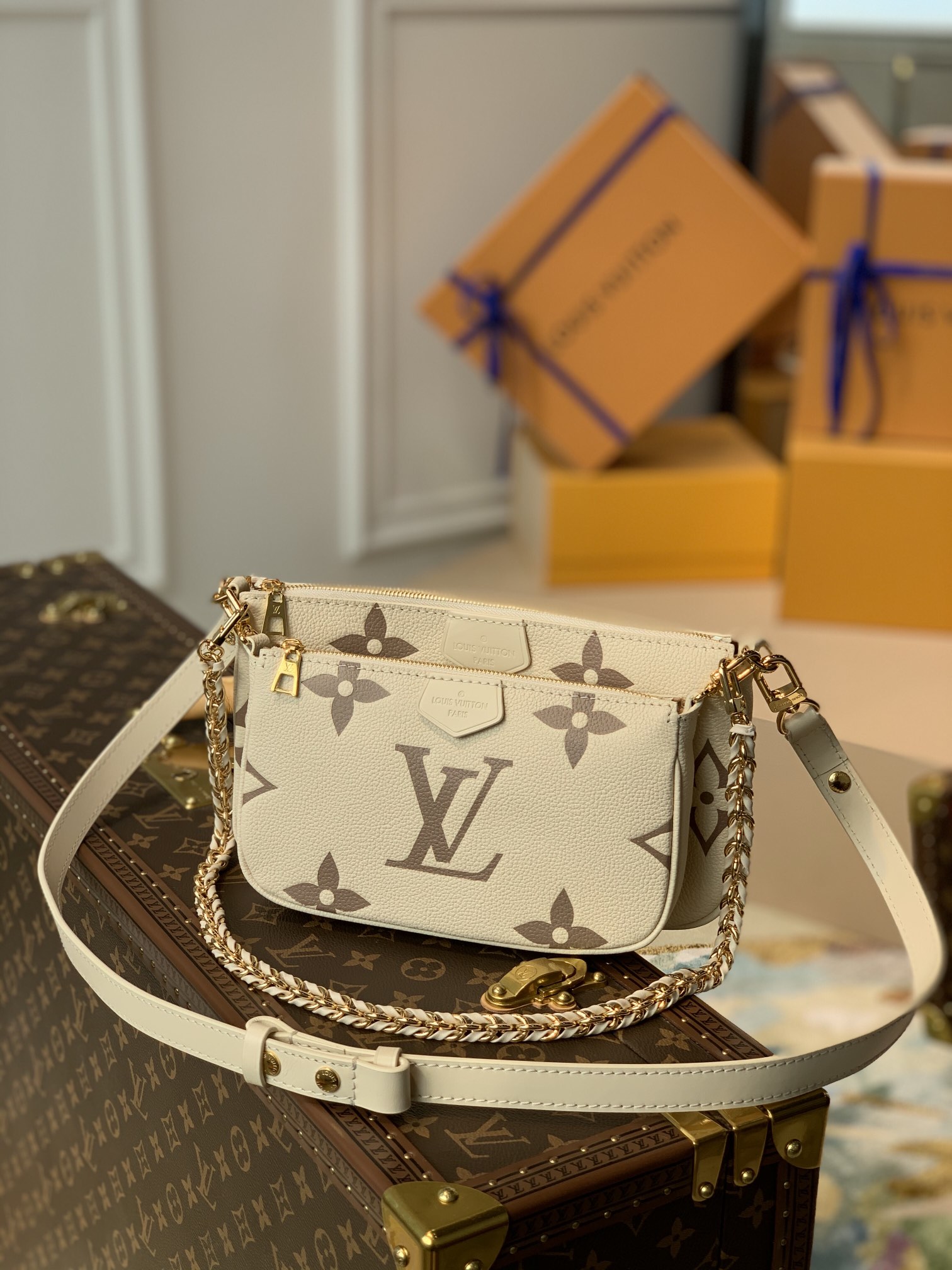 l**is V*t*n multi pochette accessories-24 x 13.5 x 4cm