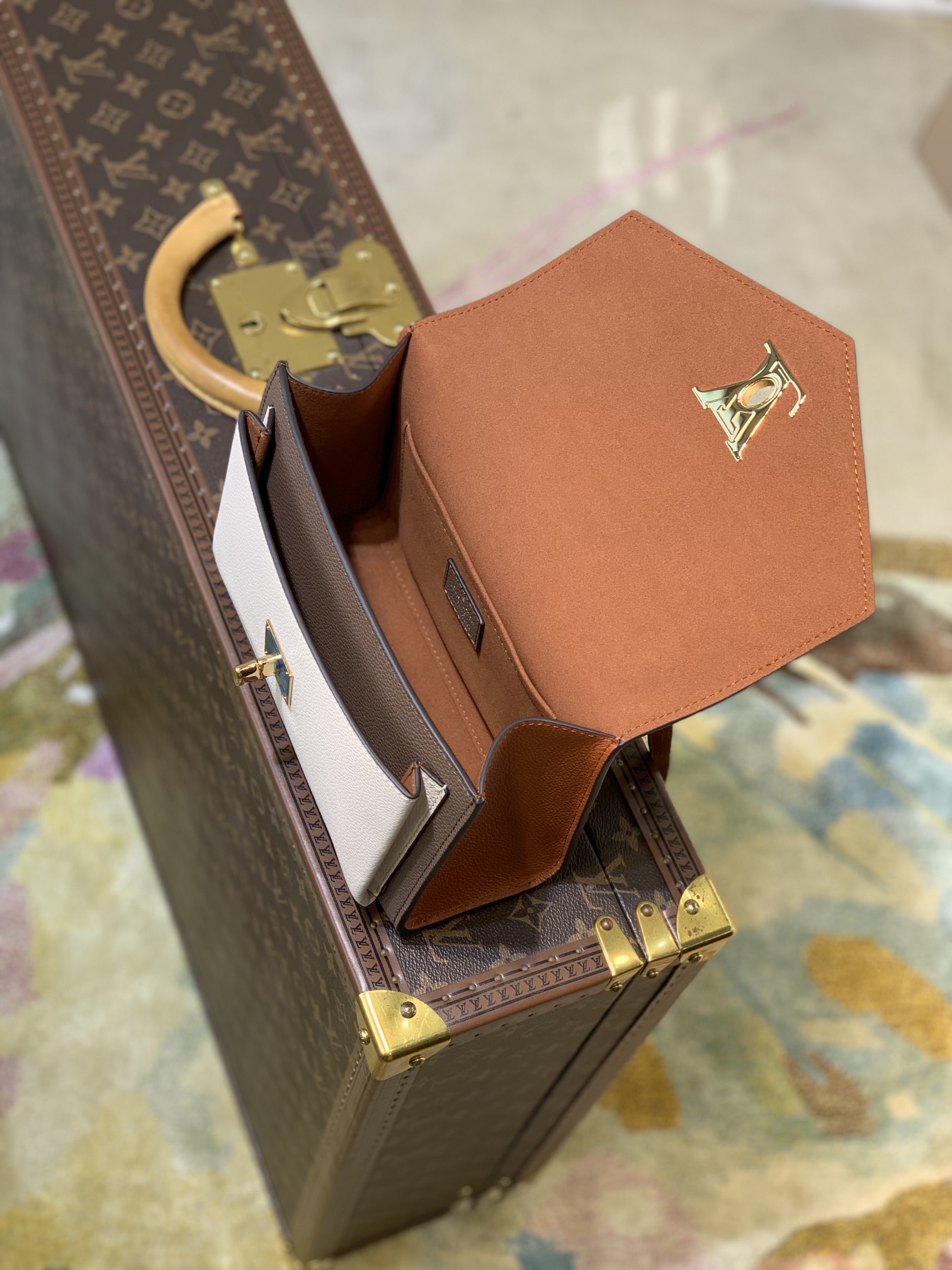 l**is V*t*n m58949 mylockme bb-22.5 x 17.0 x 5.5cm