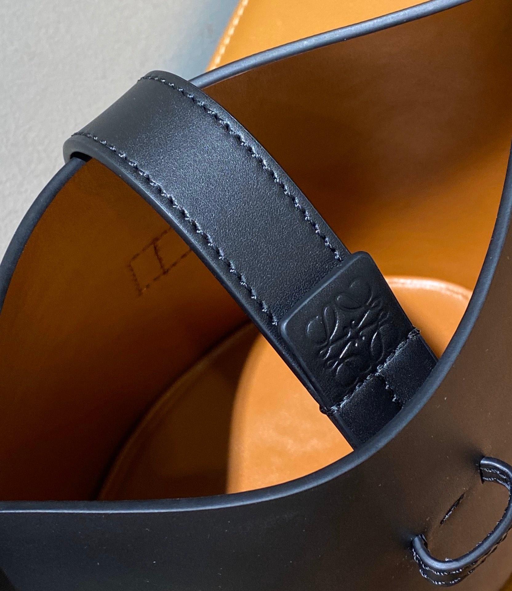 Loewe Moulded Bucket Bag-24*16*12CM