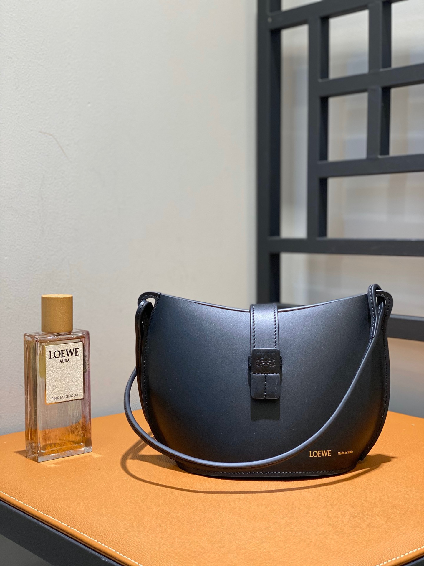 Loewe Moulded Bucket Bag-24*16*12CM