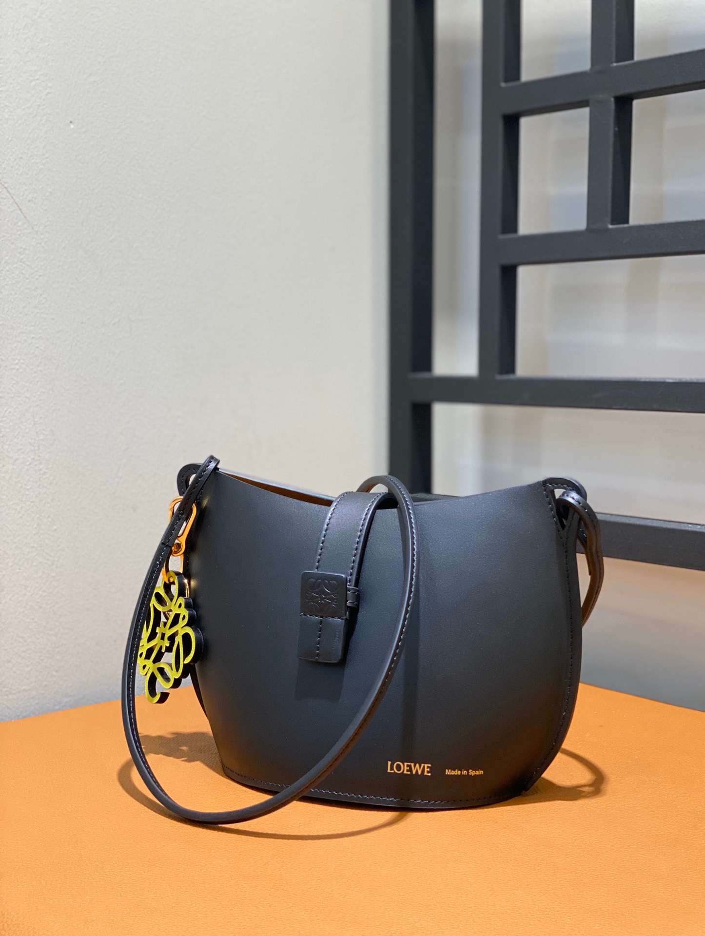 Loewe Moulded Bucket Bag-24*16*12CM