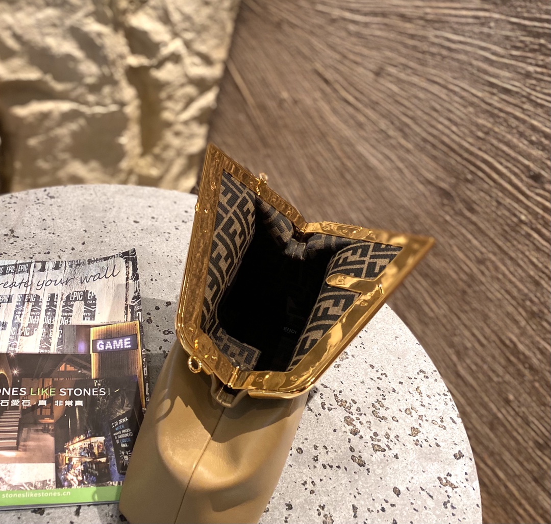 F**di first bag-26*18*9.5/32.5*23.5*15cm