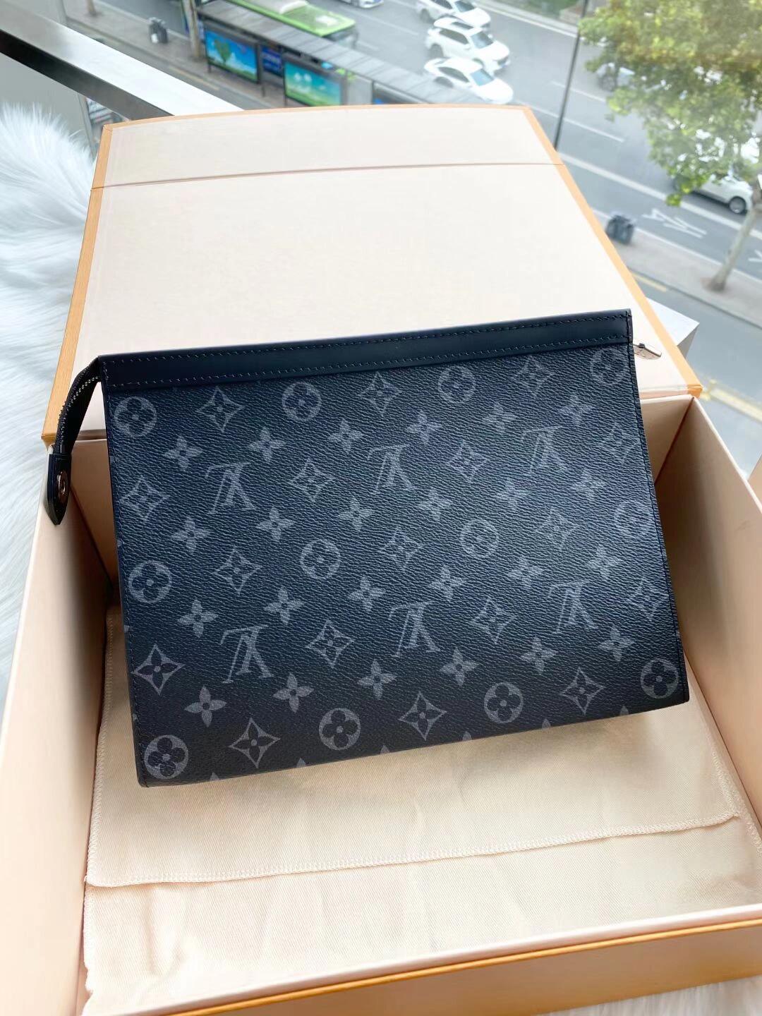 l**is V*t*n pochette accessoires-26x20cm