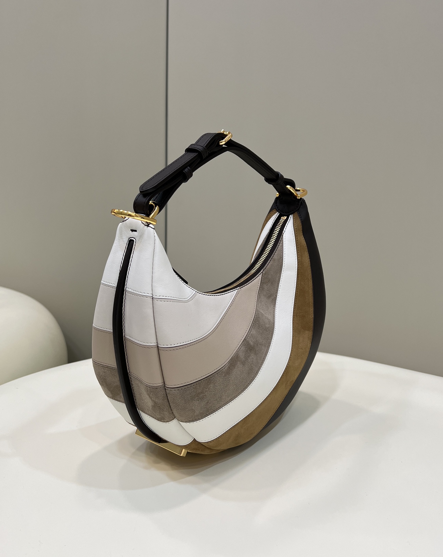 F**di praphy-29x24.5x10cm