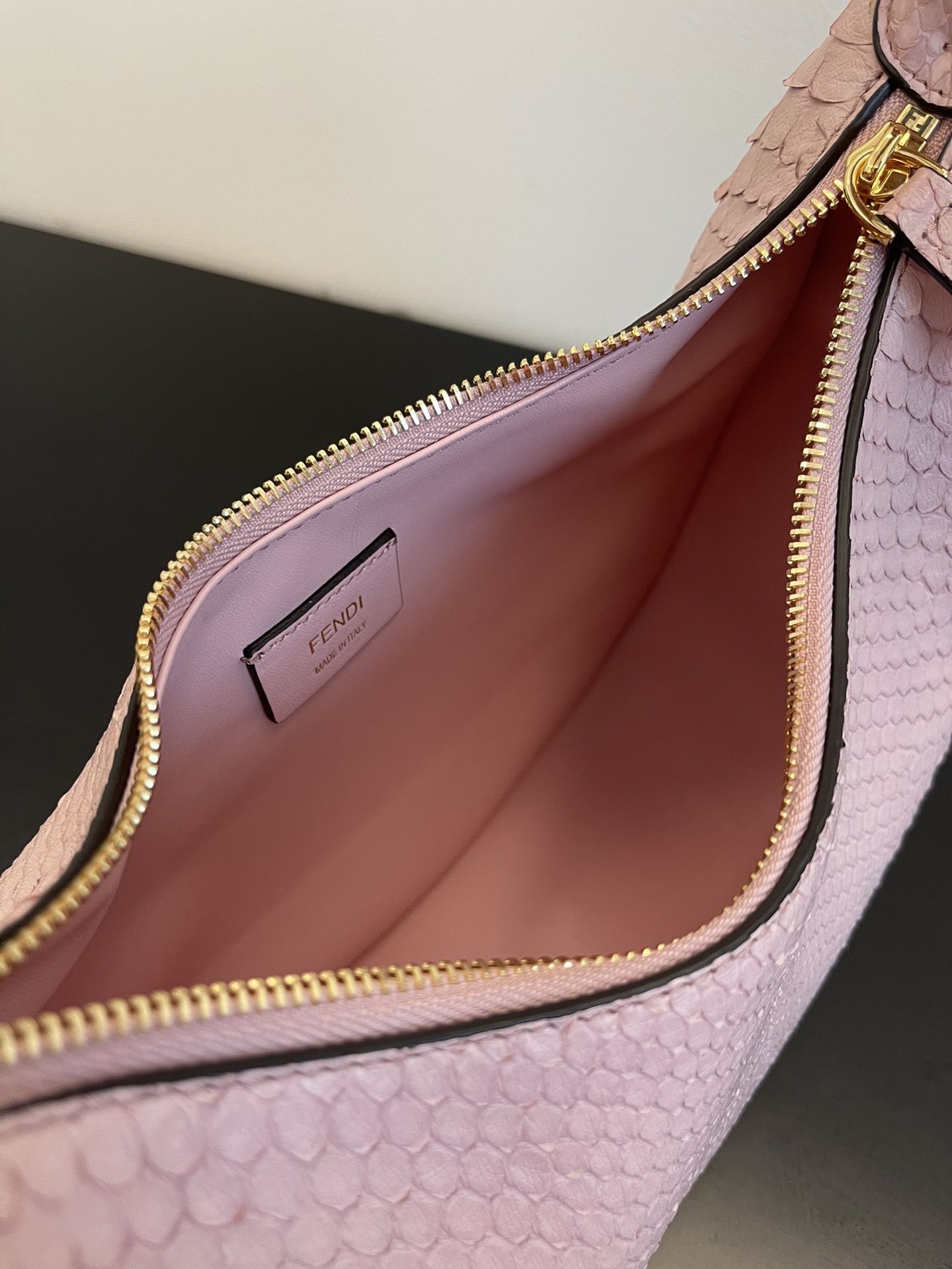 F**di praphy-29x24.5x10cm