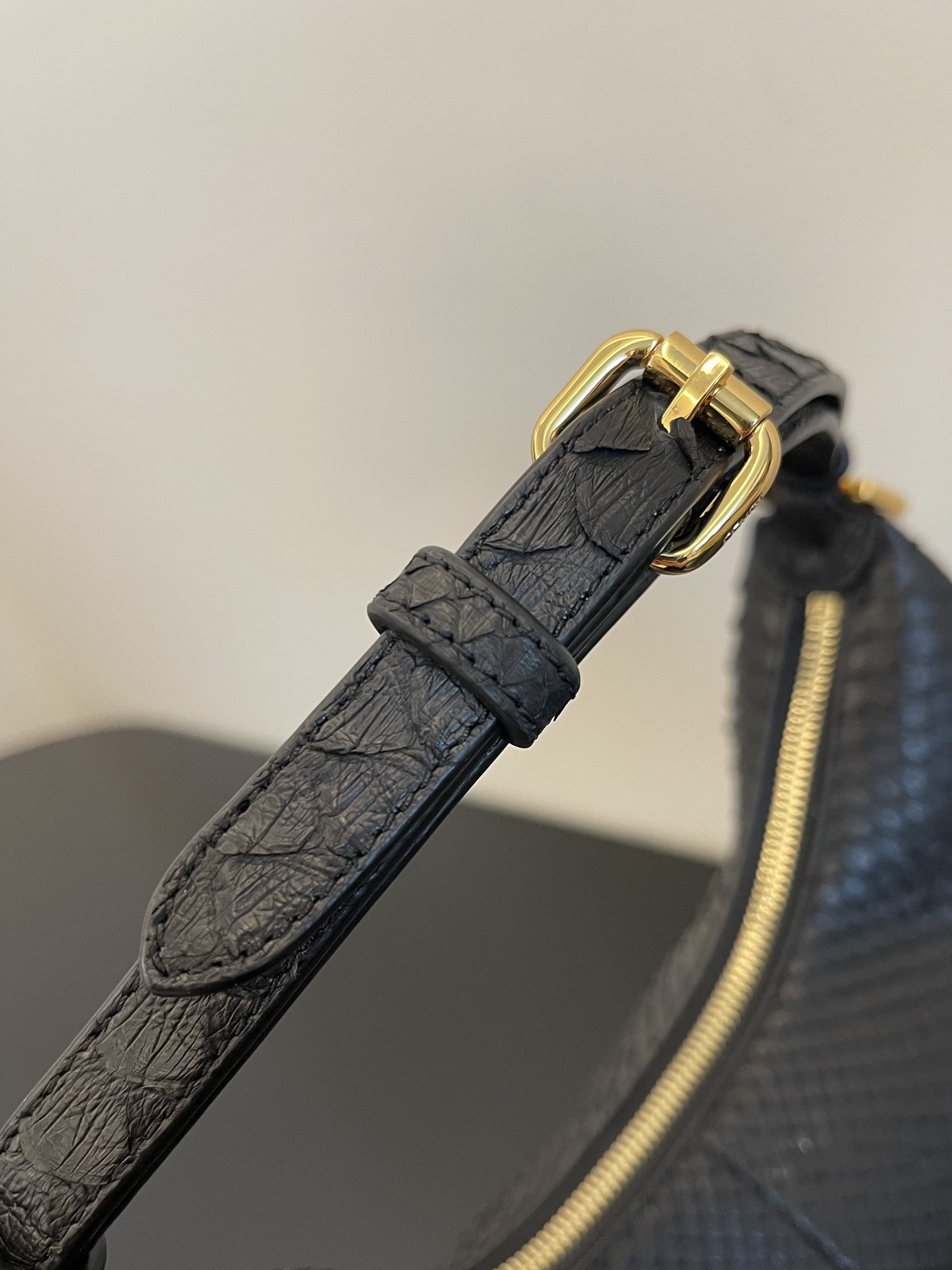 F**di praphy-29x24.5x10cm