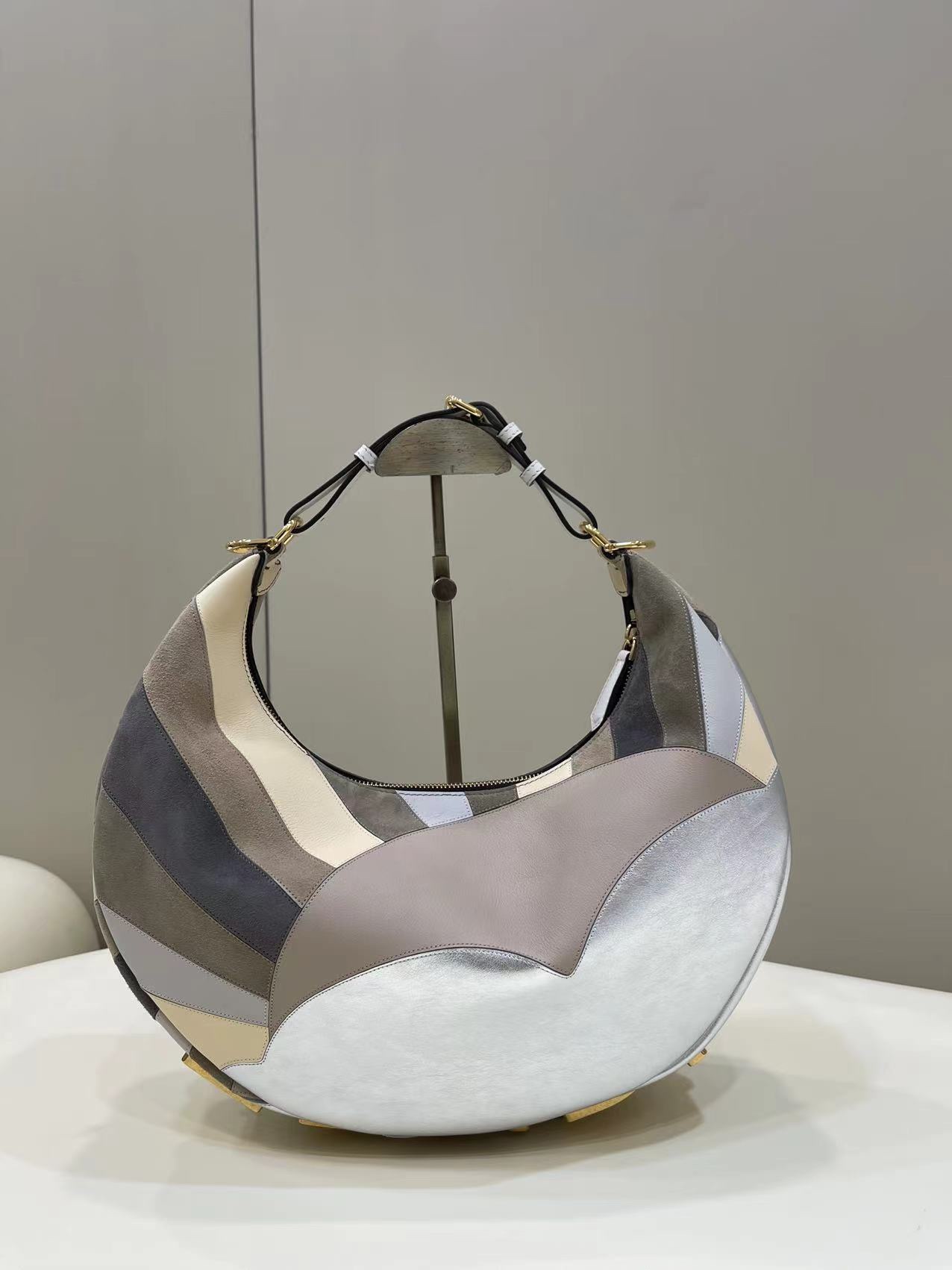 F**di praphy-29x24.5x10cm