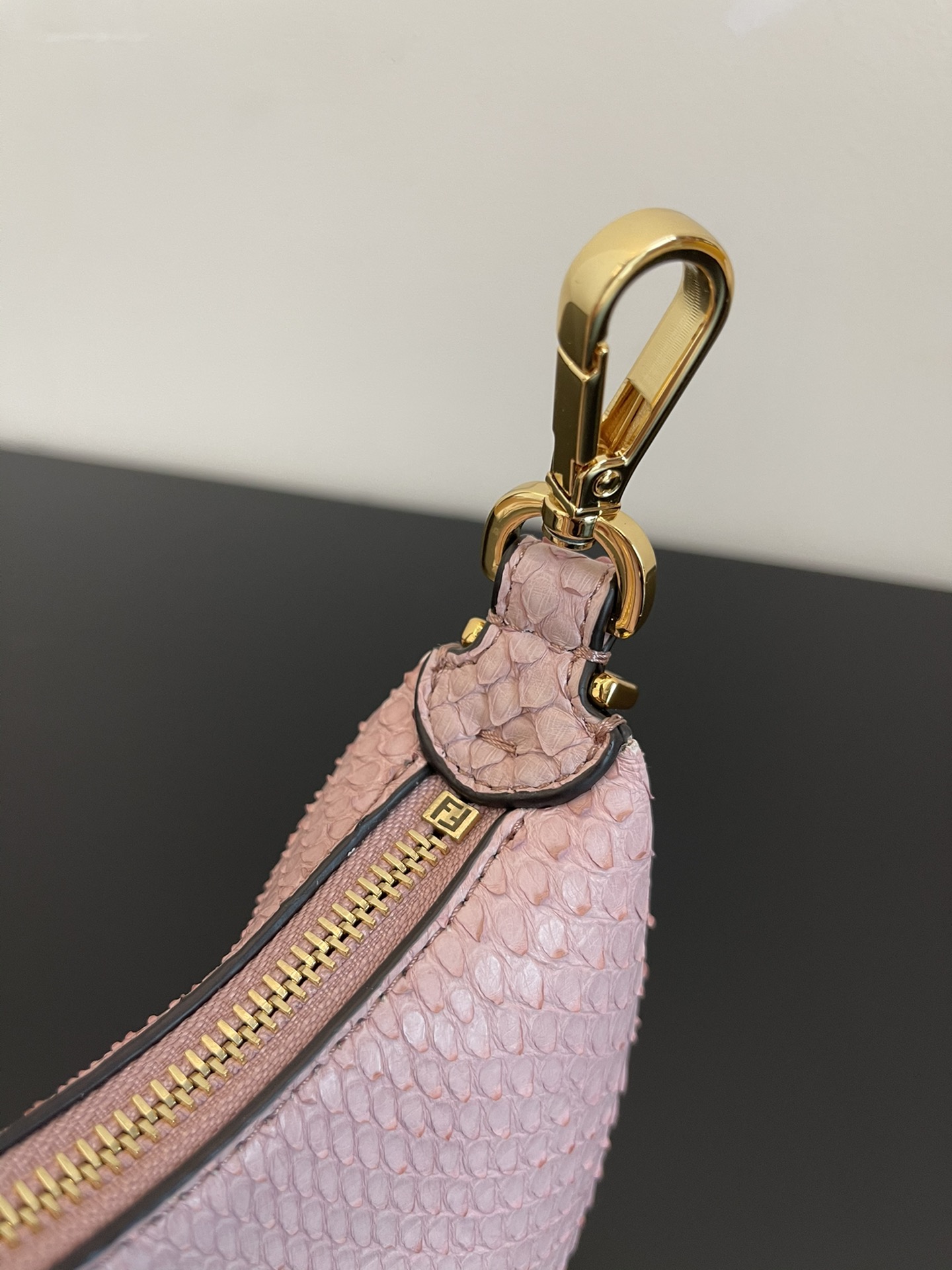 F**di praphy-16.5x14x5cm