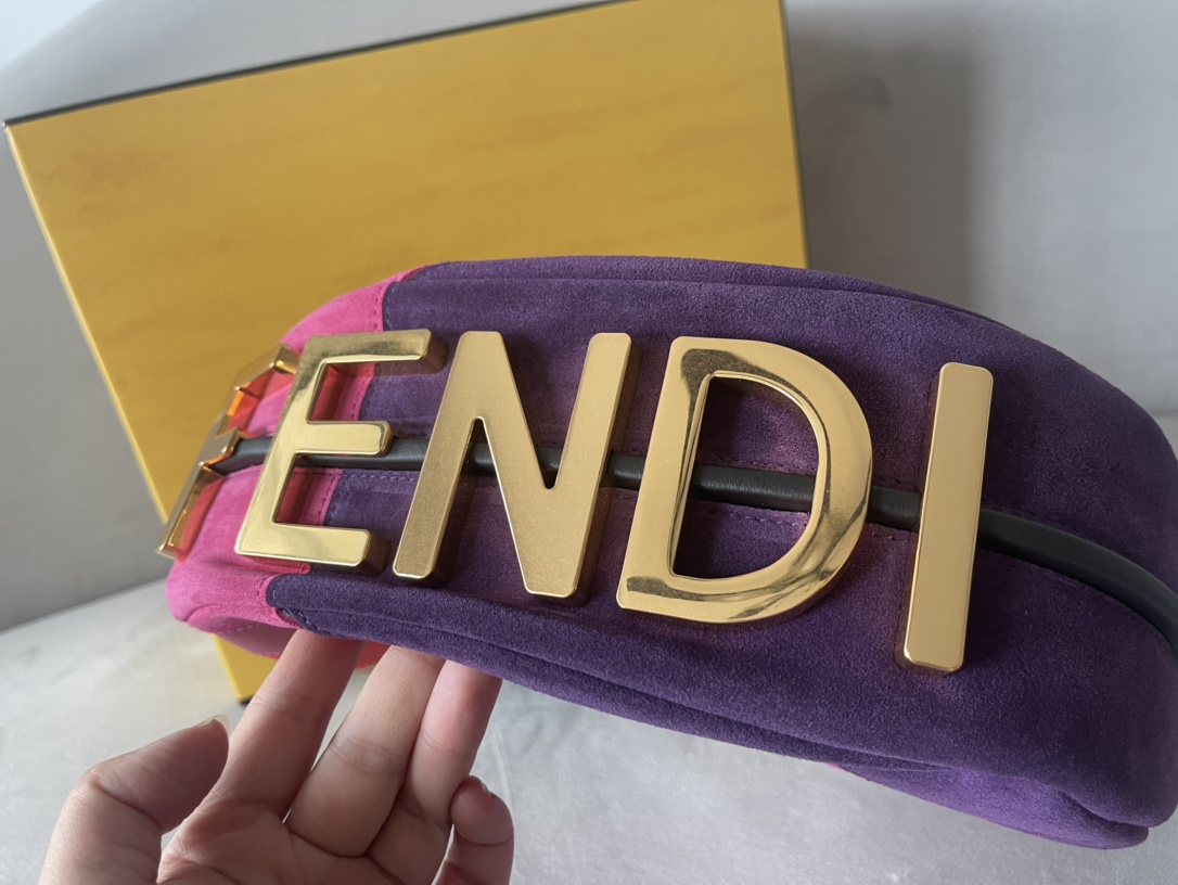 F**di praphy-29x24.5x10cm