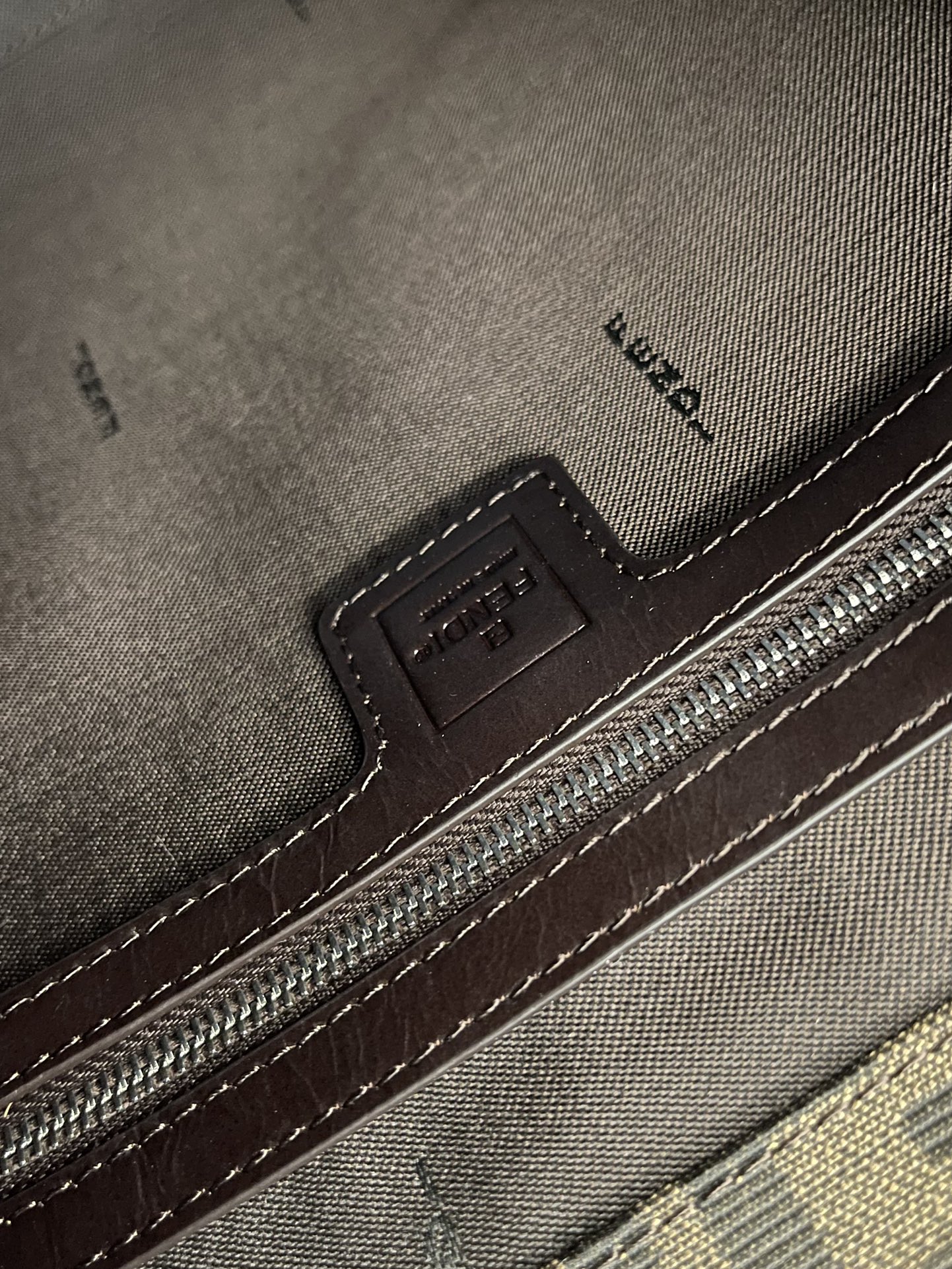 F**di vintage tote-28x28x11cm