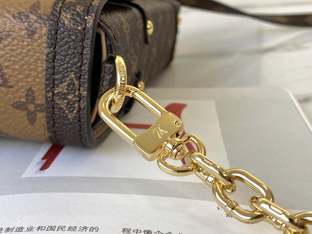 l**is V*t*n trunk vertical-11*17.5*3.5cm