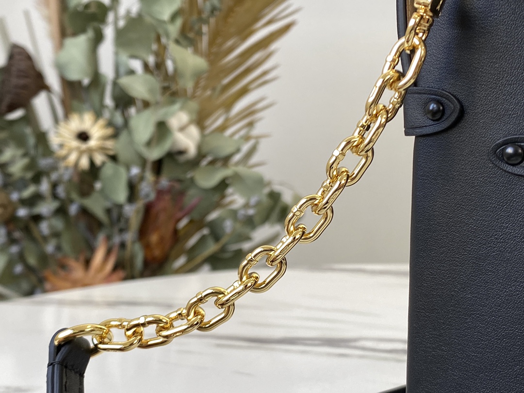 l**is V*t*n trunk vertical-11*17.5*3.5cm