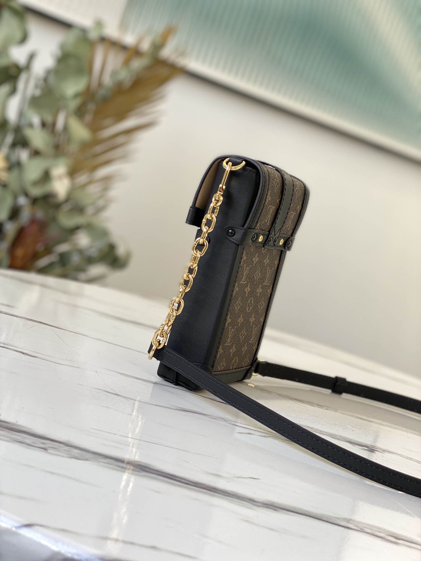 l**is V*t*n trunk vertical-11*17.5*3.5cm