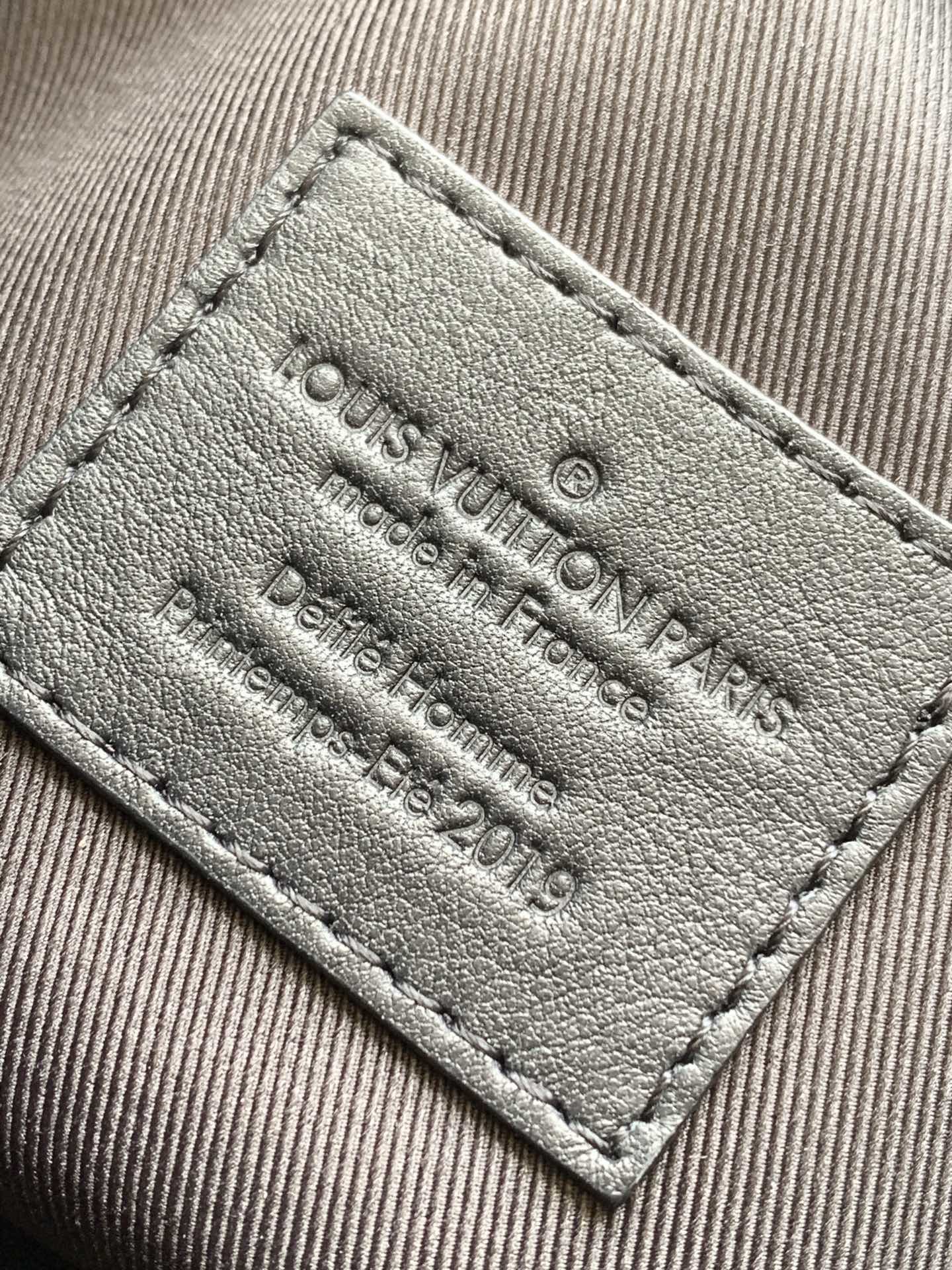 l**is V*t*n soft trunk-25x17x9.5m