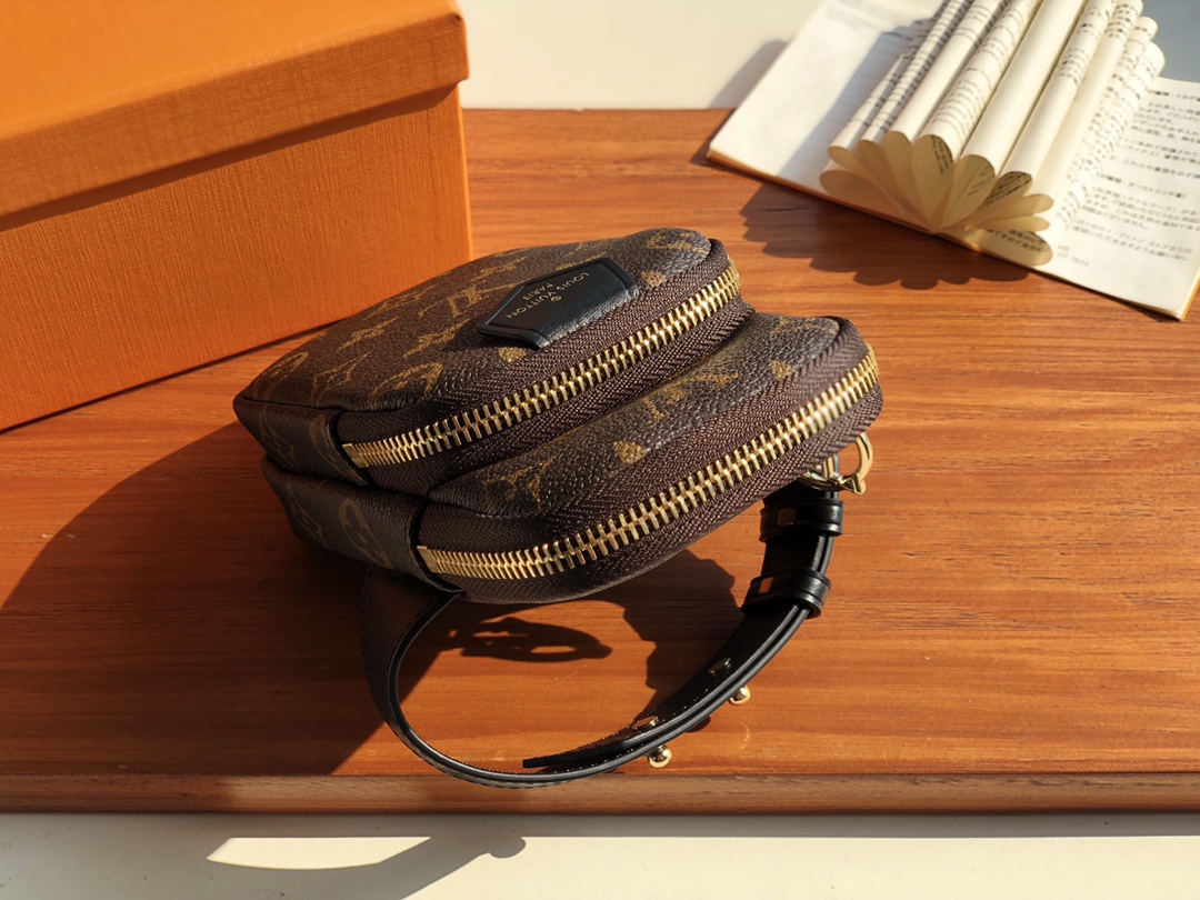 l**is V*t*n functional bag-10*18*9.0cm