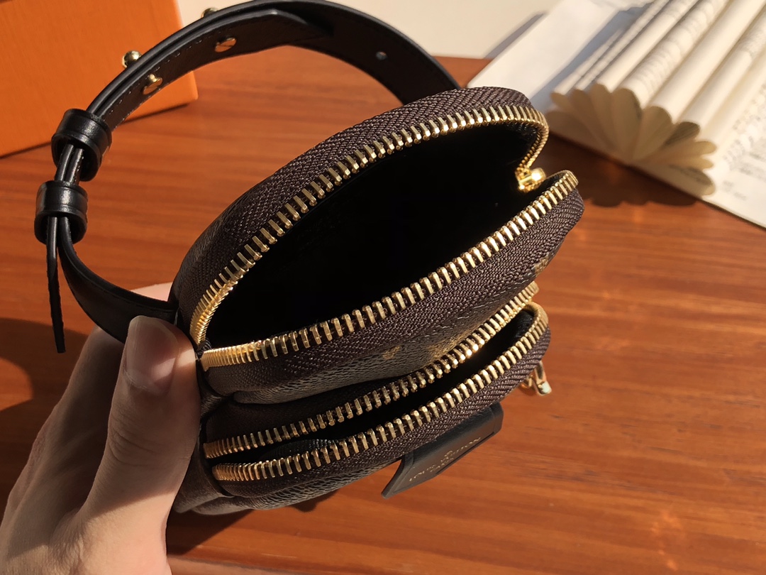 l**is V*t*n functional bag-10*18*9.0cm