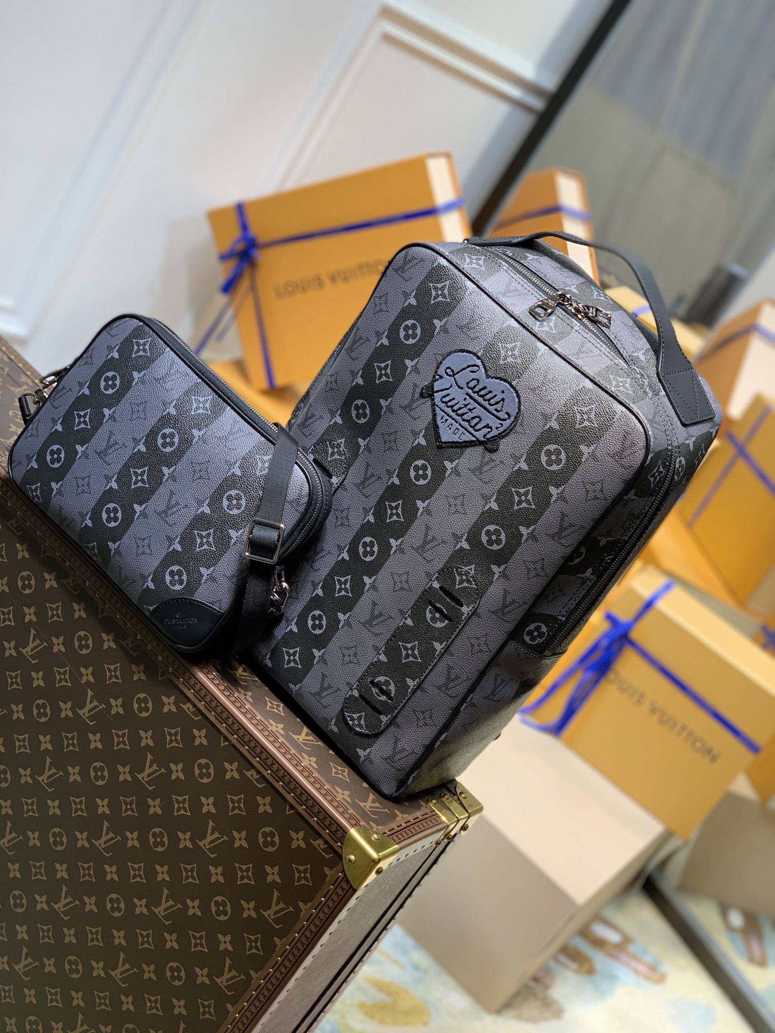 l**is V*t*n utilitary backpack m45962-30*42*14cm