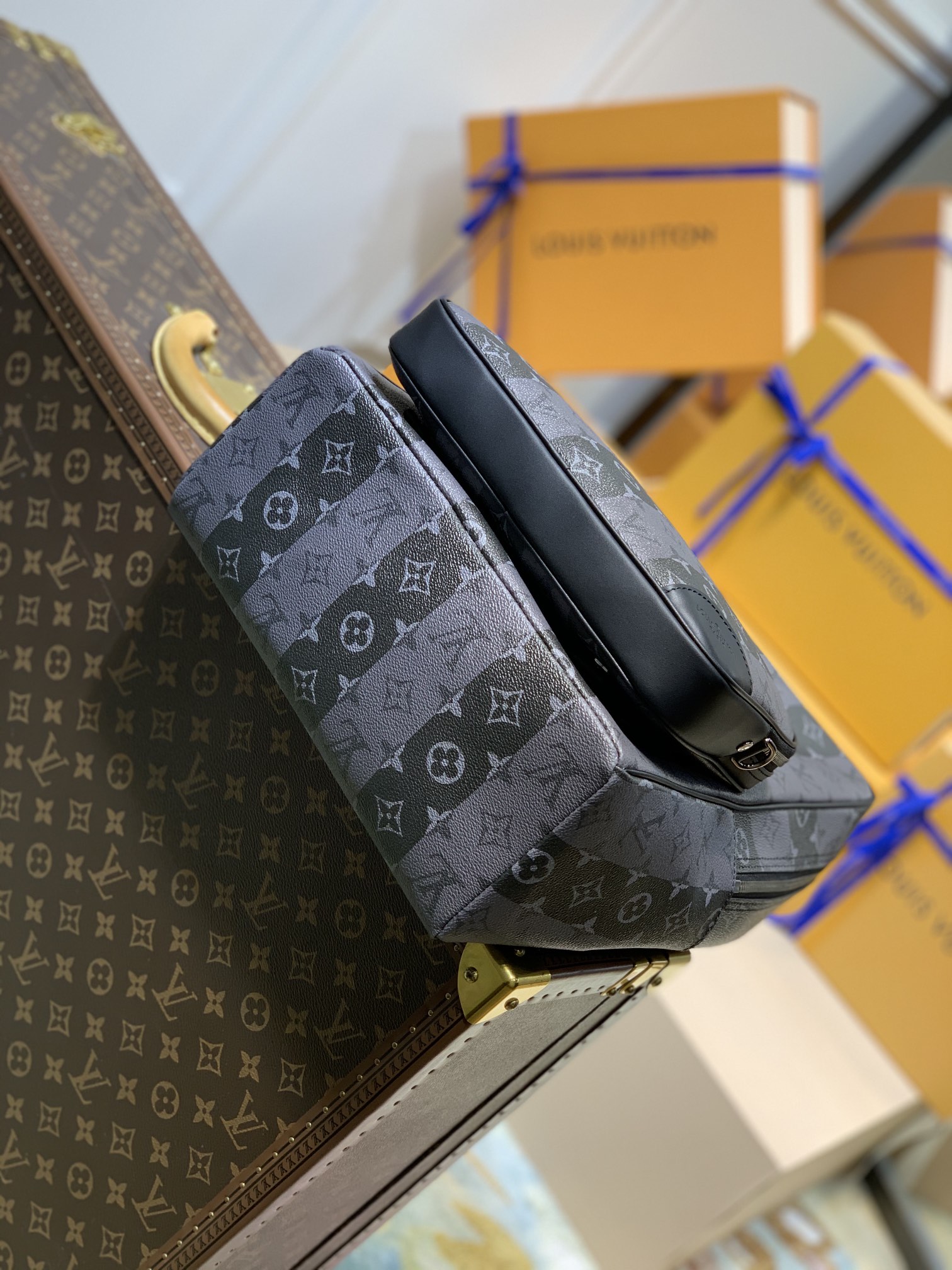 l**is V*t*n utilitary backpack m45962-30*42*14cm