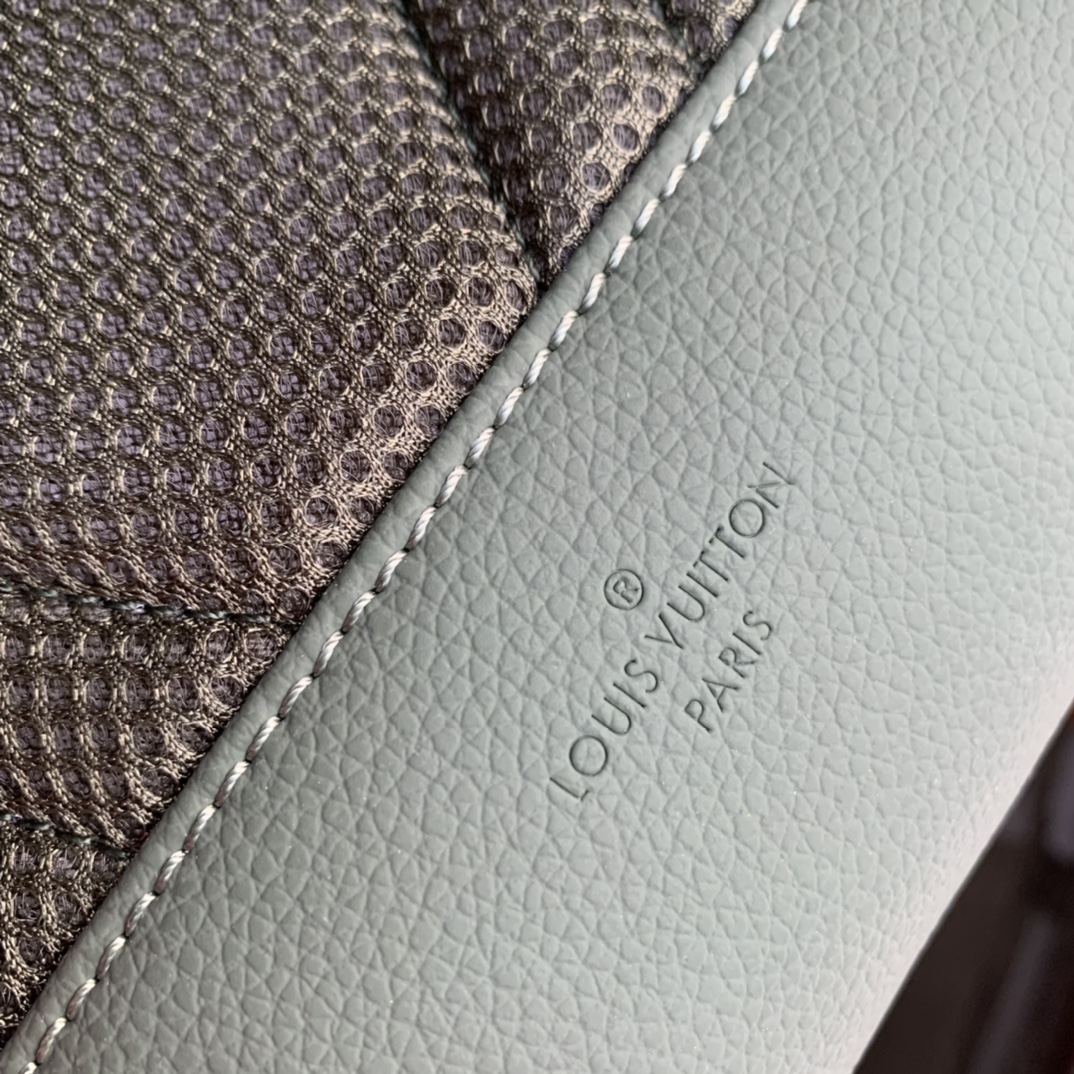 l**is V*t*n aerogram backpack m57079-43*30*14cm