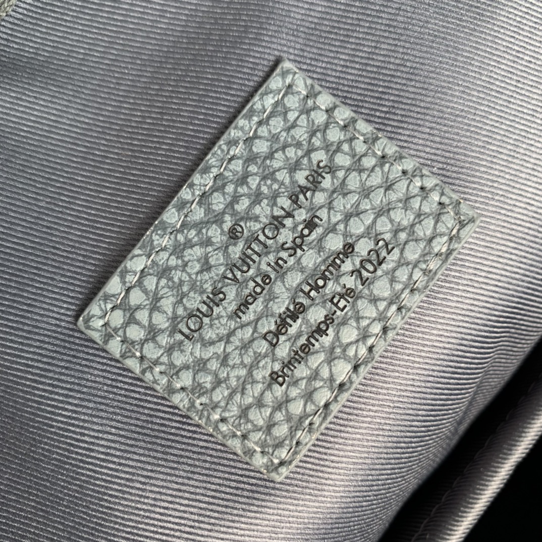 l**is V*t*n ellipse backpack-31*44*17cm