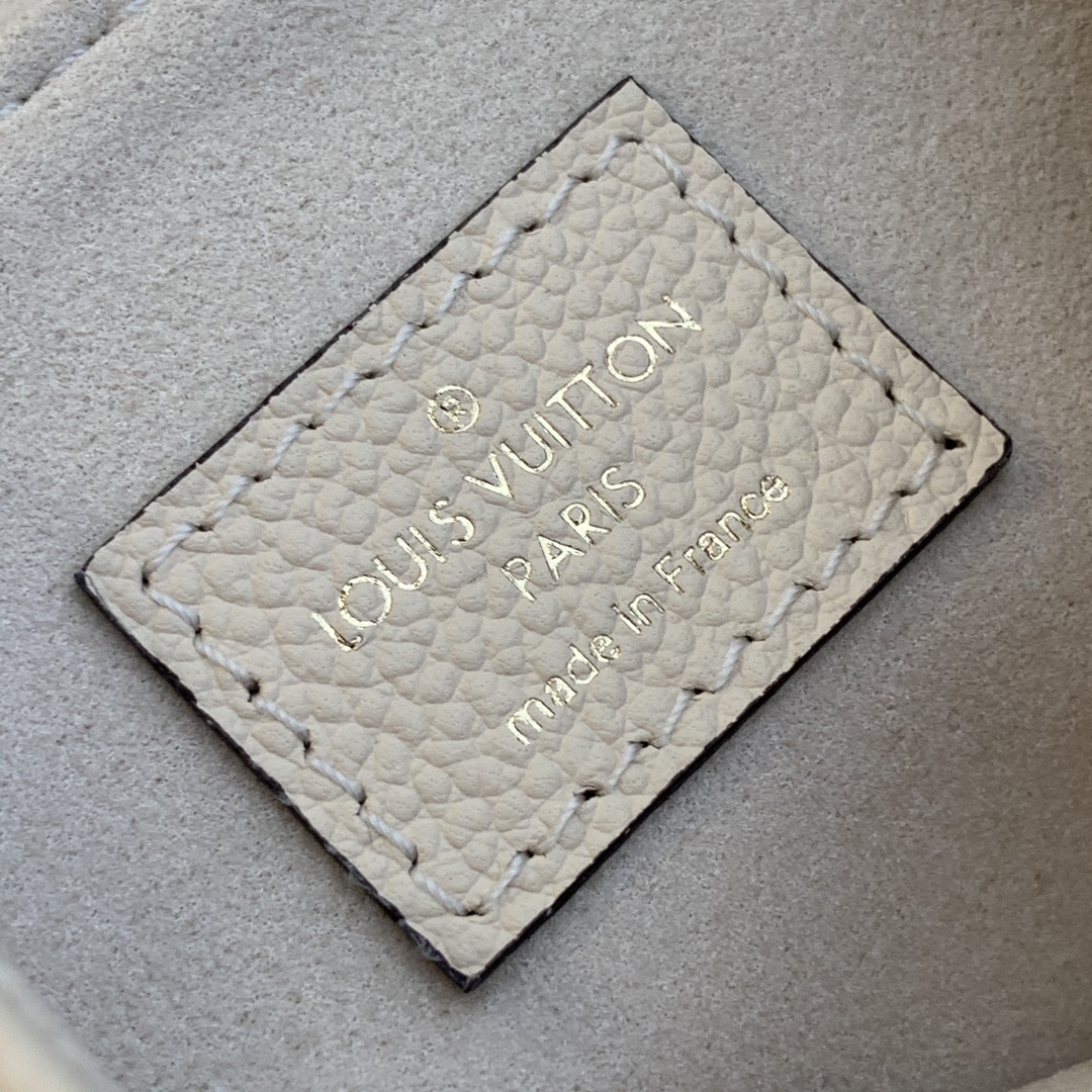 l**is V*t*n by the pool backpack m80738-13*19*8cm