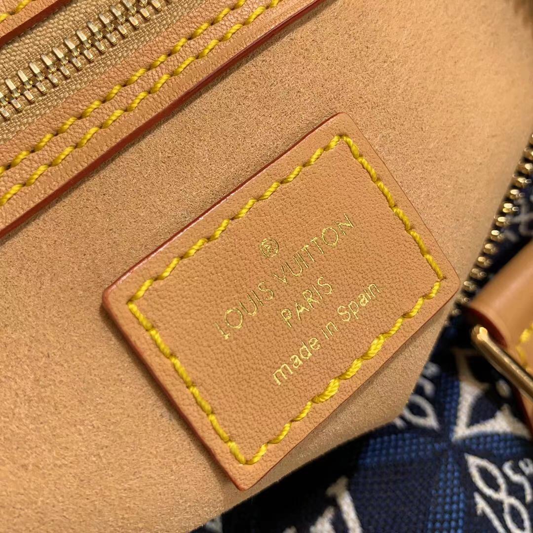 l**is V*t*n since 1854 speedy 25-25*19*15cm