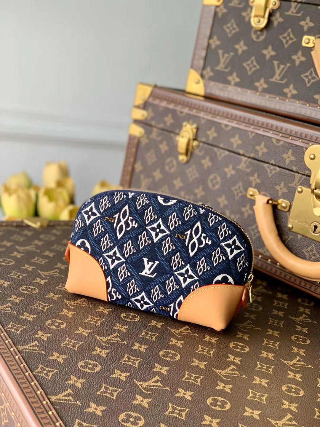 l**is V*t*n since 1854 cosmetic bag-19*12*6cm