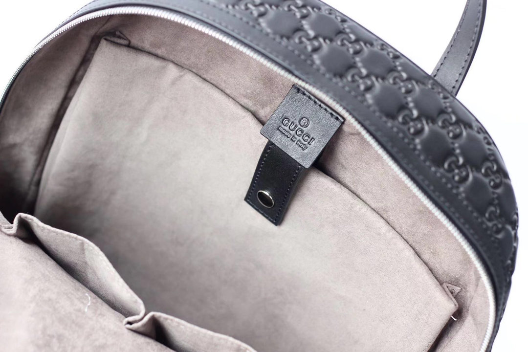 G*u*i backpack-32*41*15cm