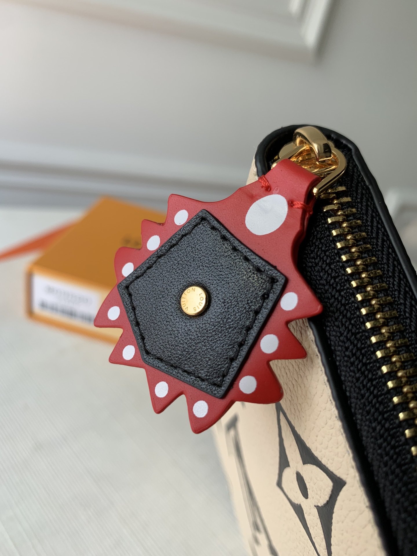 l**is V*t*n zippy wallet m69520-19*10cm