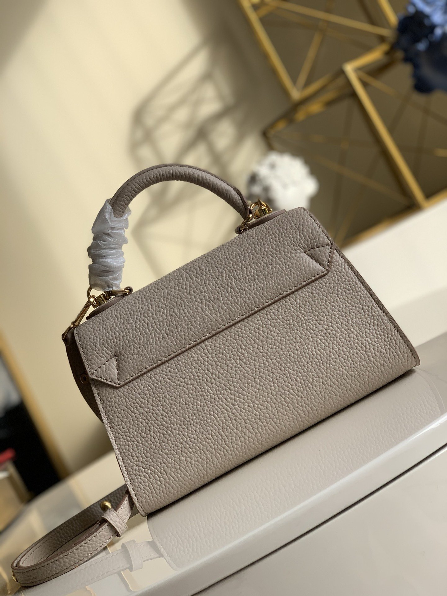 l**is V*t*n twist one handle-17.0 x 25.0 x 11cm