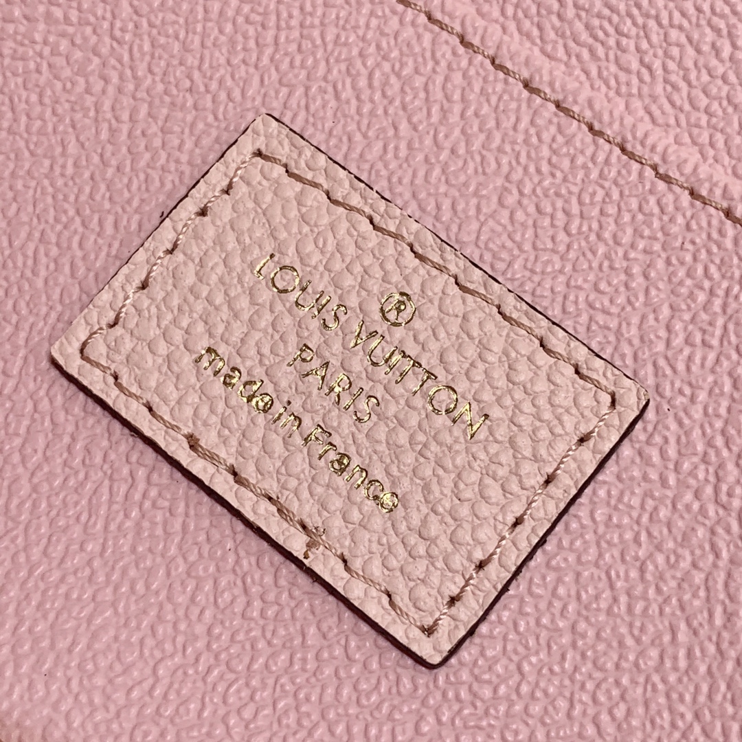 l**is V*t*n cosmetic bag-19*12*6cm