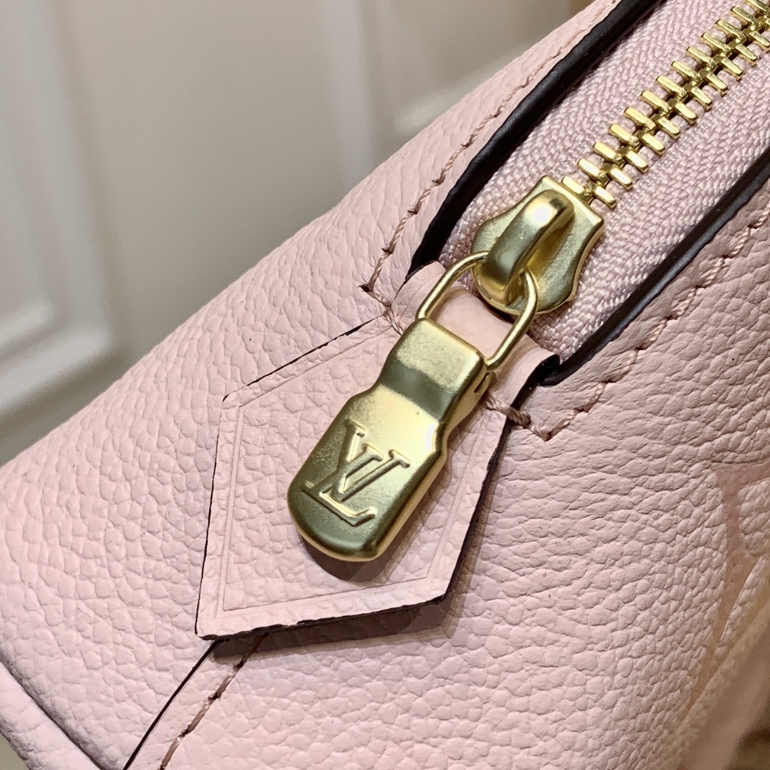 l**is V*t*n cosmetic bag-19*12*6cm