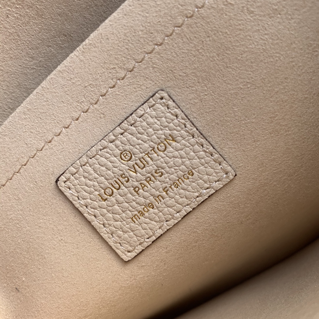 l**is V*t*n pouch-29.5*21*1 cm