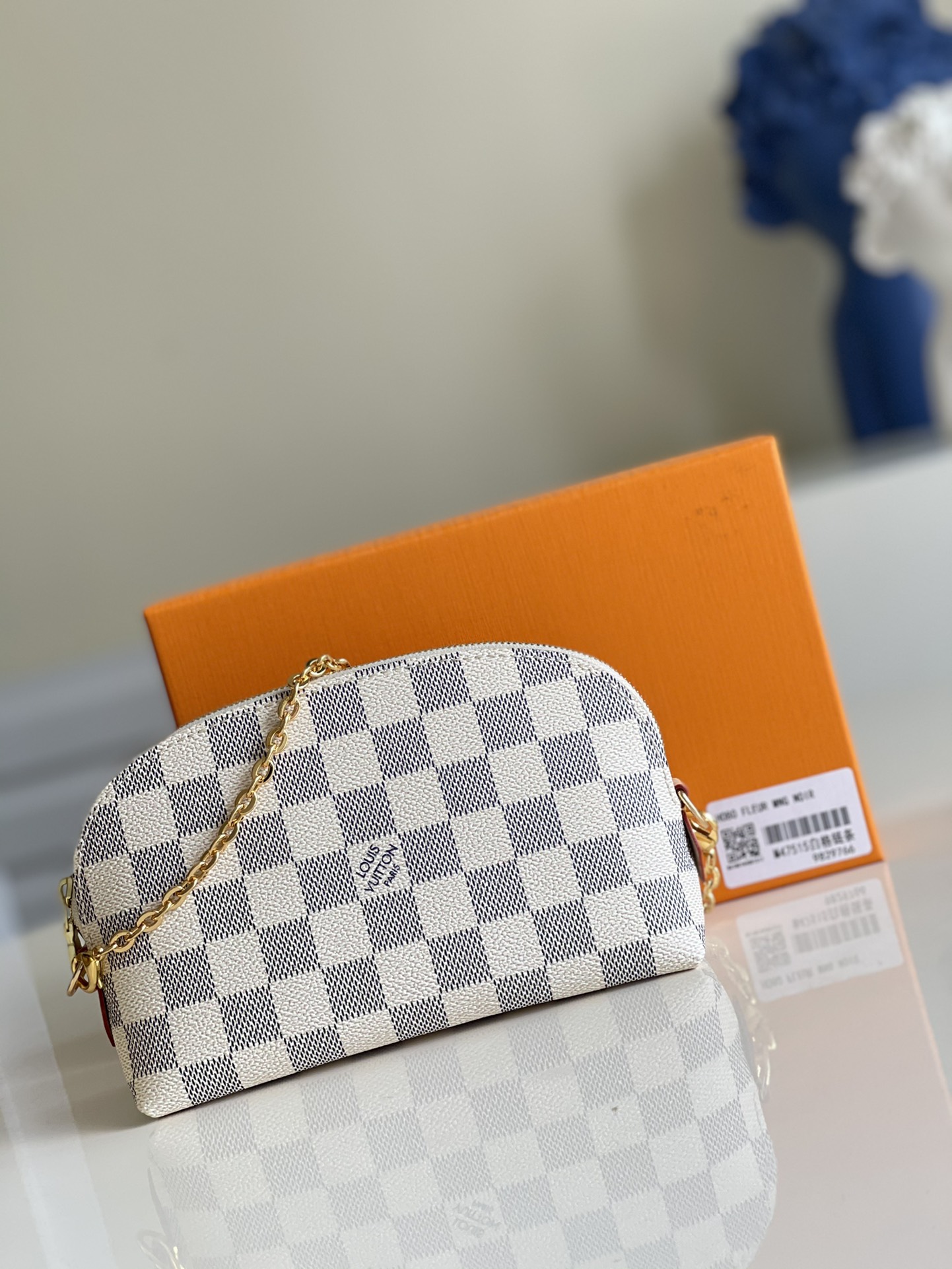 l**is V*t*n cosmetic bag-17*12*6cm