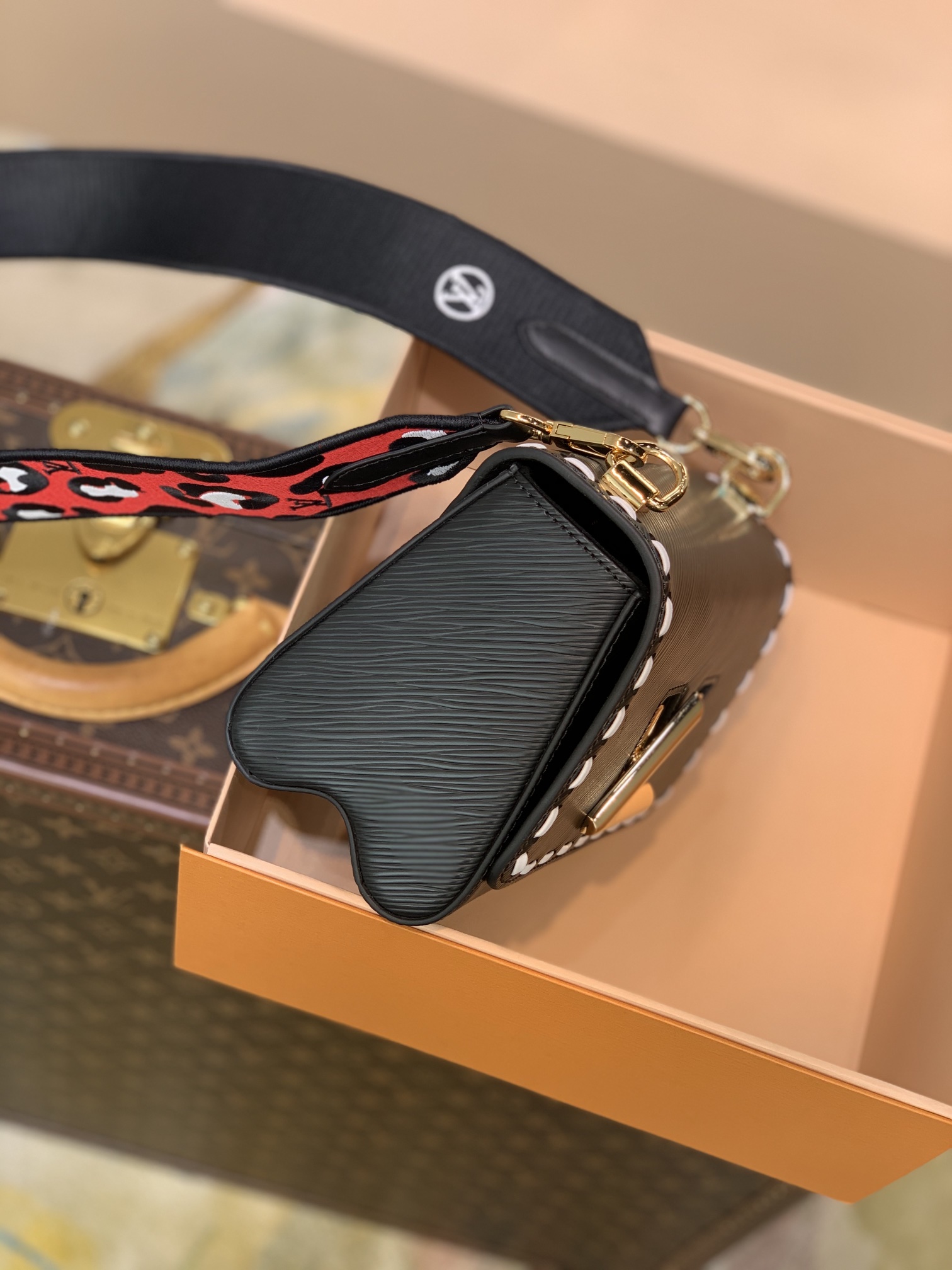 l**is V*t*n wild at heart twist mm-23*17*9.5cm