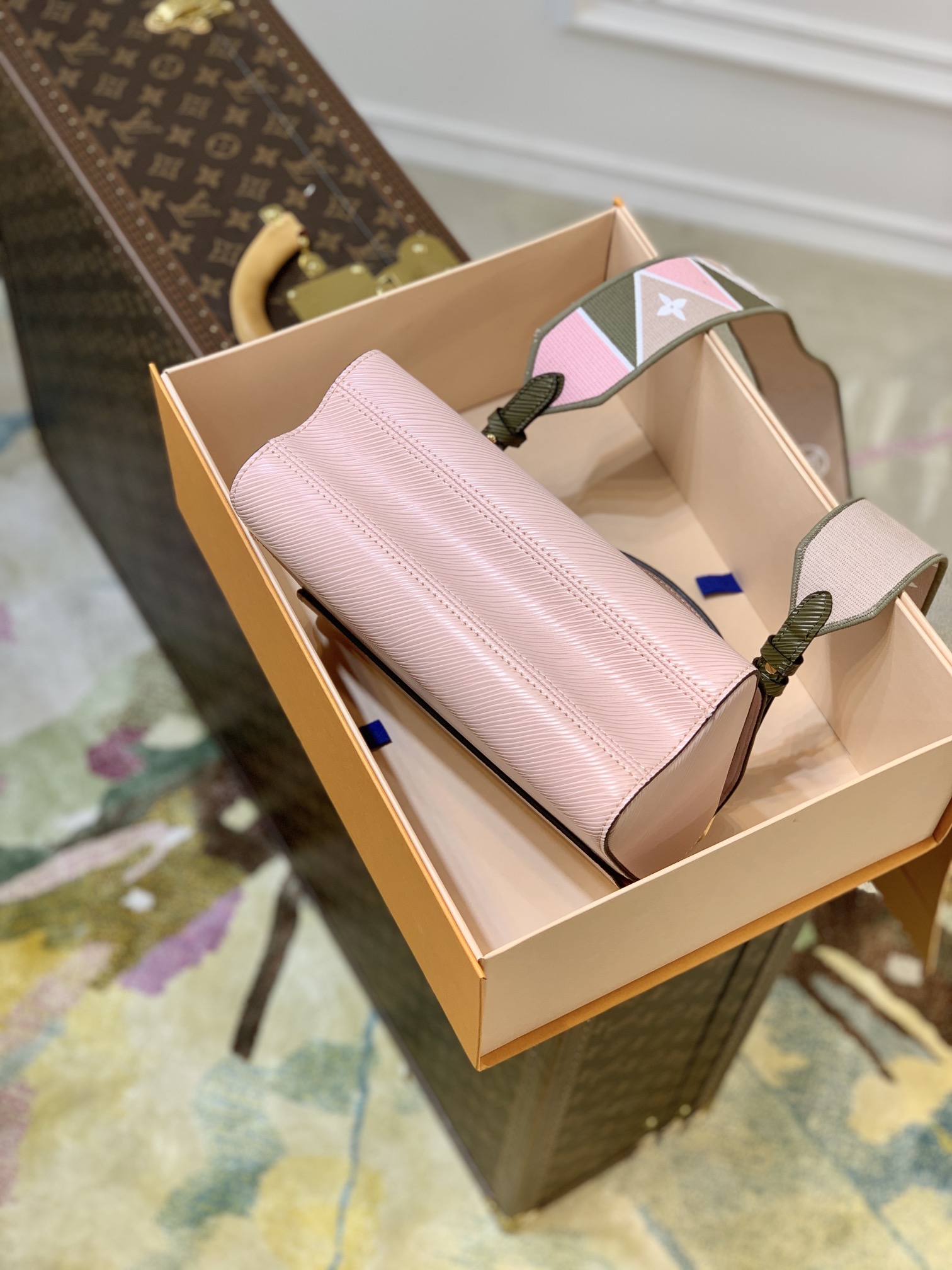 l**is V*t*n twist mm-23*17*9.5cm