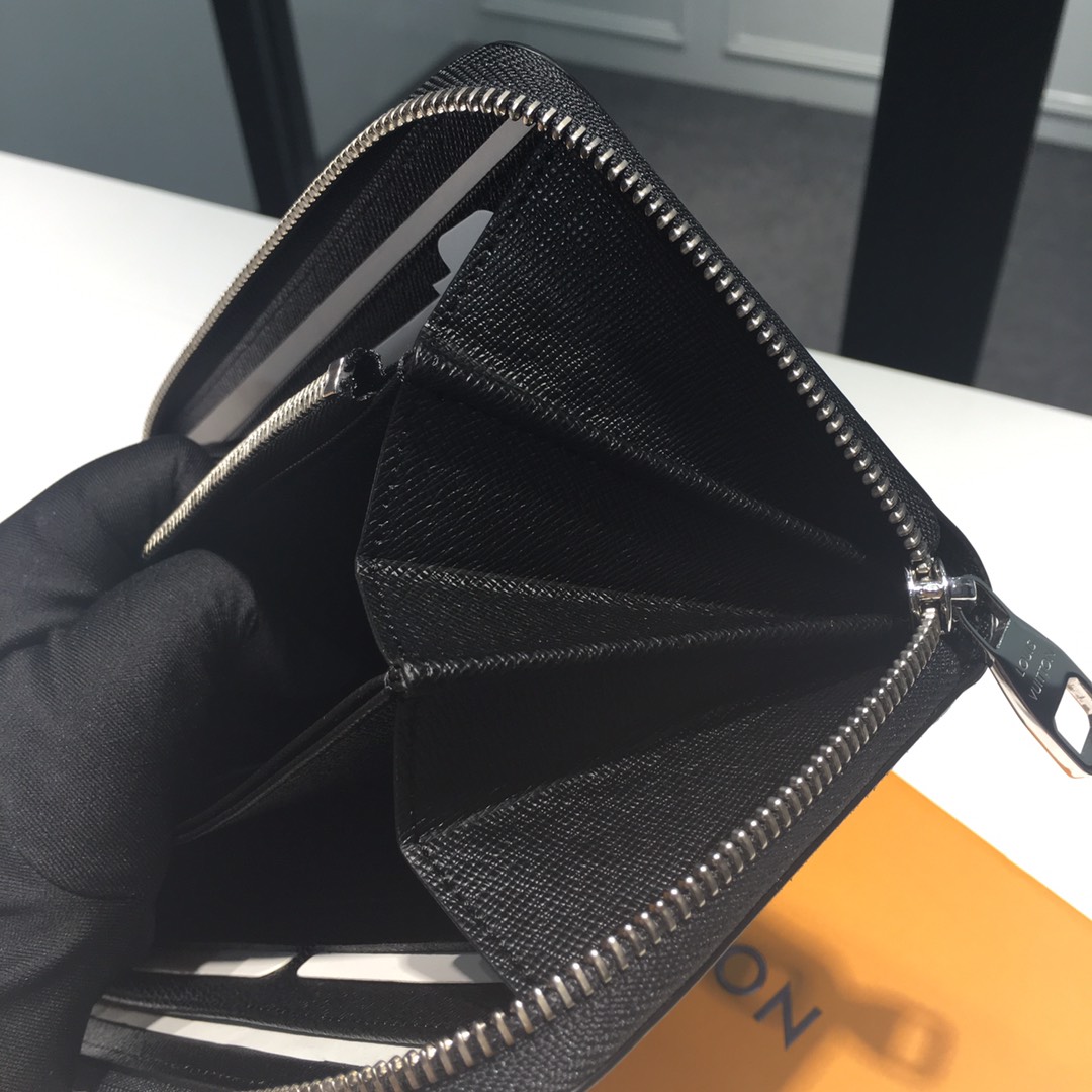 l**is V*t*n zippy wallet-19*10*2cm