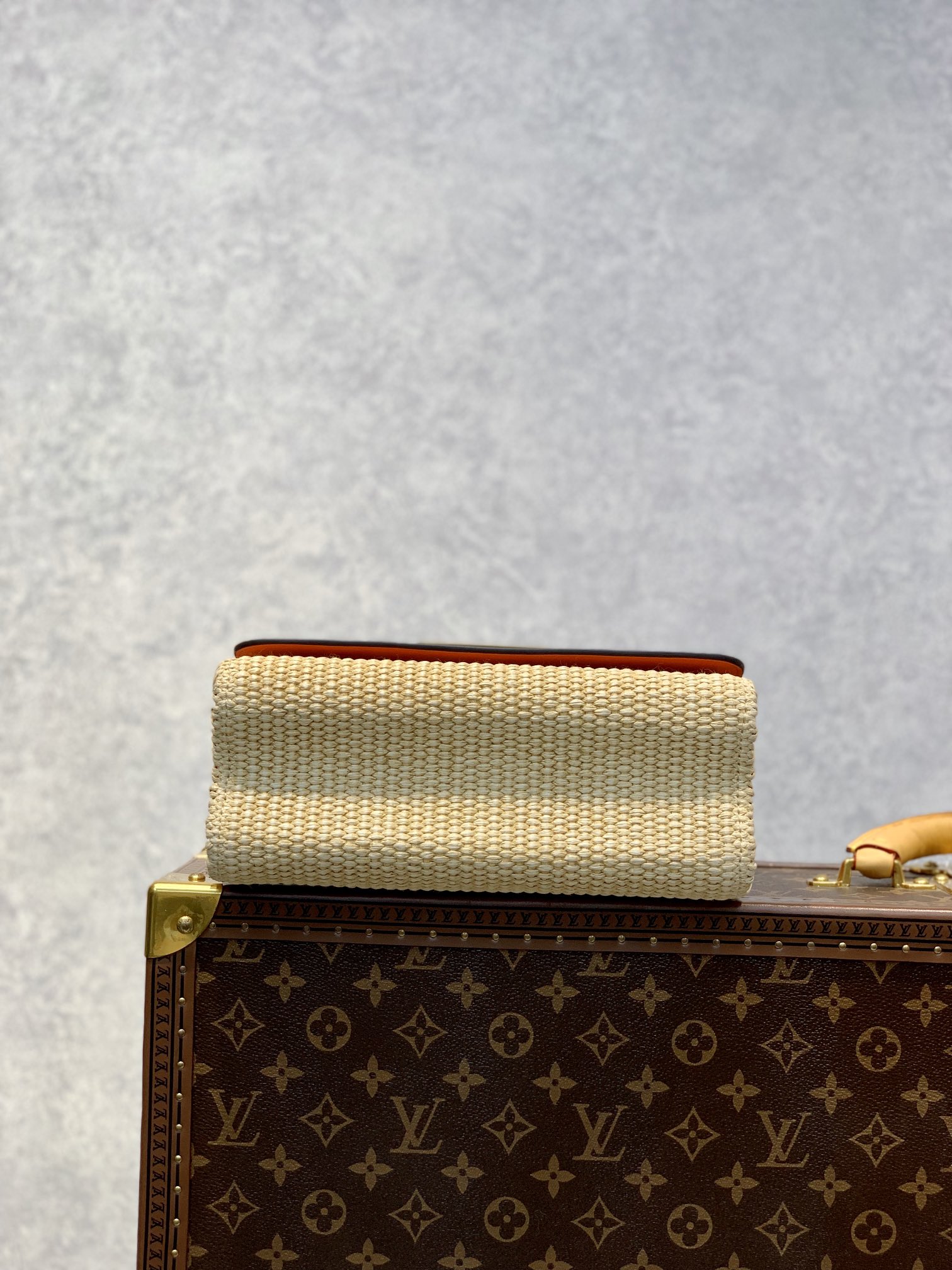 l**is V*t*n twist mm-23*18*8cm